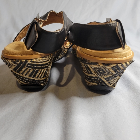 Vionic women's Cancun black leather woven wedge sandals - Picture 8 of 13